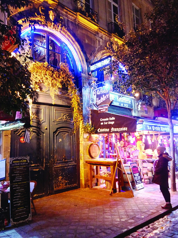 La Petite Hostellerie - restoran vo okolinata na St Germain bulevarot