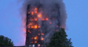 Пожар проголта облакодер во Лондон