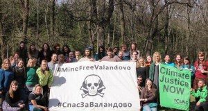 Блокада на клучката Валандово – Миравци, активисти бараат седница за референдум