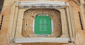 Макета на централниот терен на Вимблдон од 12.000 чепкалки