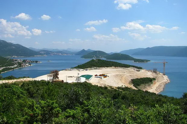 Peljesac mostot vo izgradba