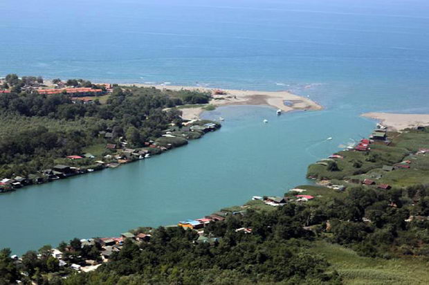 Reka Bojana ustie