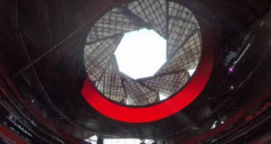 Подвижниот покрив на овој стадион се затвора како фотоапарат