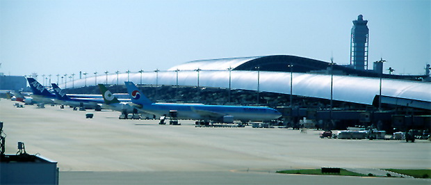 10. Kansai International Airport Terminal, Osaka, Japonija