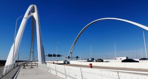Мостот во Далас на Калтрава затворен поради проблем со конструкцијата