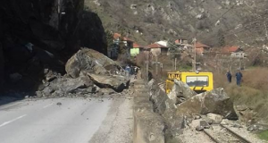 Најавено минирање на одронот на регионалниот пат Велес – Градско