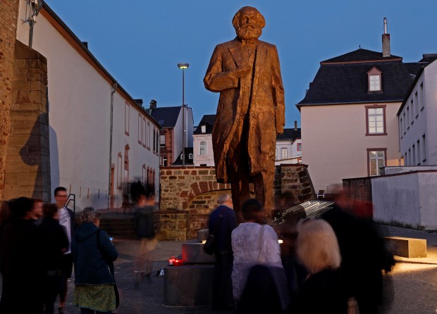 Unveiling Karl Marx statue in Trier