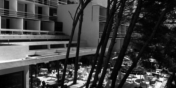 Berulia_front-side_negative-scan_Karoly-archive_19048-700x350