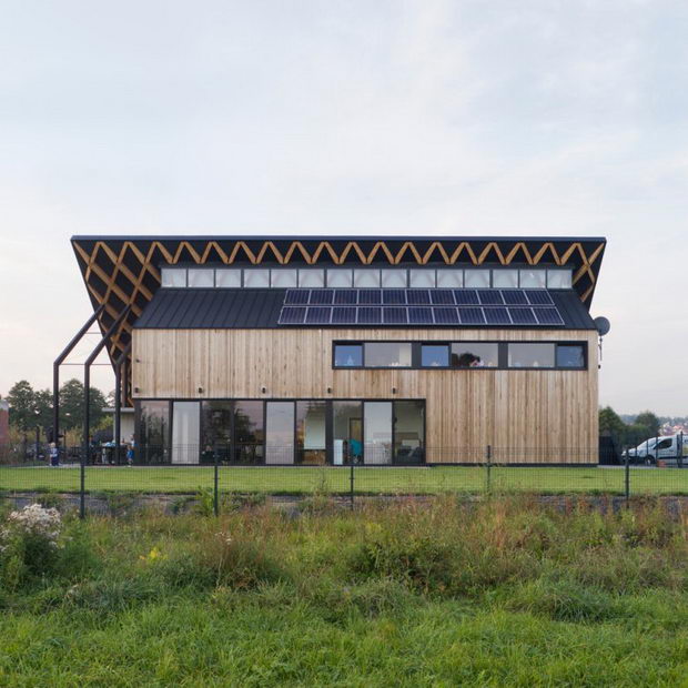 House-behind-the-roof-04-782x782