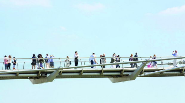 2a. Millennium Bridge, London (1996-2000) .jpg 1