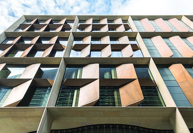 Bloomberg_LDN_05_Exterior_Facade