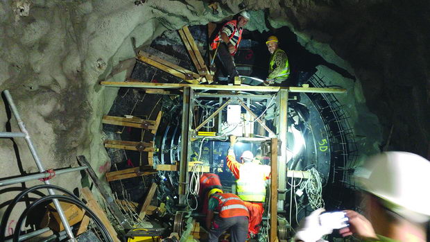 F2 Postavljanje čeone oplate u obikolnom tunelu