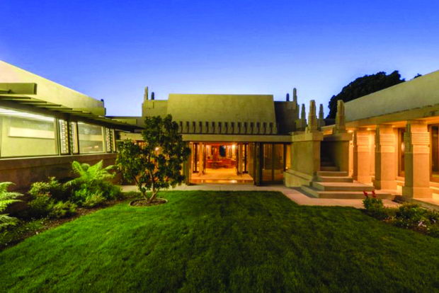8-frank-lloyd-wright-UNESCO-hollyhock-house-782x522