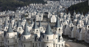 Стотици напуштени куќи во турскиот “град на духови“