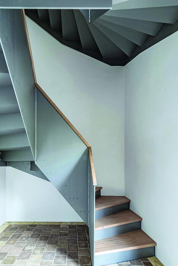 MFH_Alte_Kappelerstrasse_Treppe_Dach_1_f