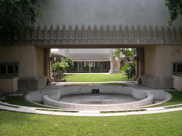 960px-Hollyhock_House_pool