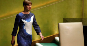 Претседателката на Естонија во „антарктички“ фустан повика на заштита на климата