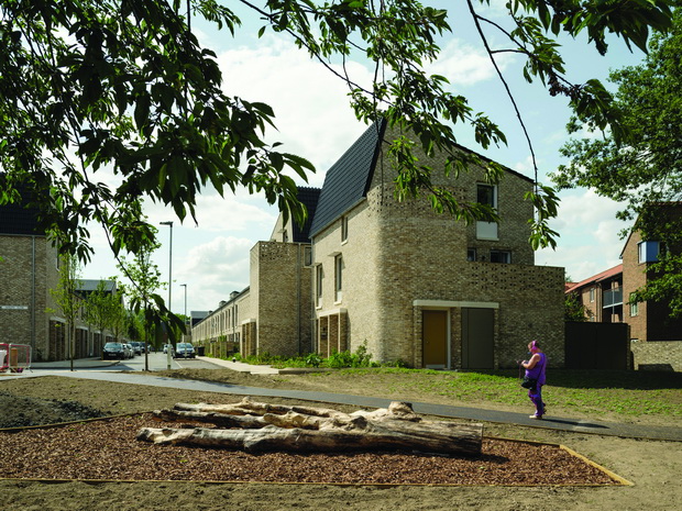 goldsmith-street-mikhail-riches-architecture-residential-social-housing-norwich-uk-england_dezeen_2364_col_7