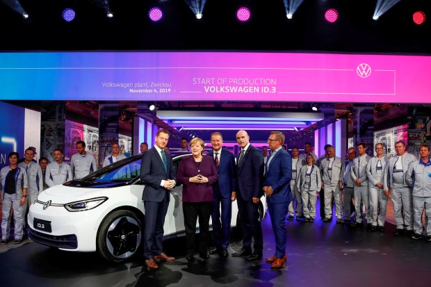 Volkswagen initiates system changeover to e-mobility – Product