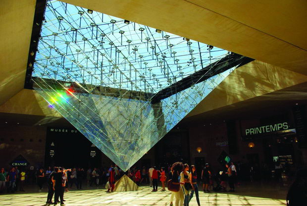 Paris-Inverted-Pyramid-Louvre-©-French-Moments