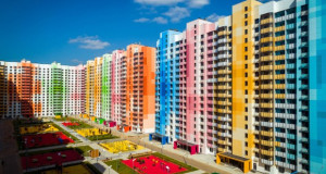 Москва:Шарени фасади за разбивање на монотонијата на предградието