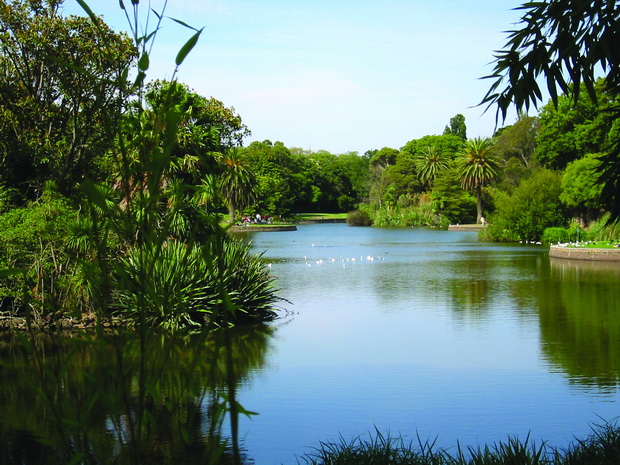 Royal_Botanic_Gardens_View_Melbourne_resize