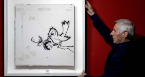 Сликата „Птица со граната“ на Банкси, продадена за 170.000 евра