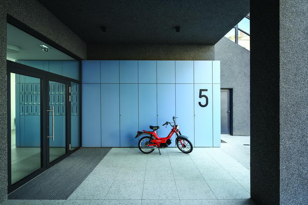 _KAB8424-2004