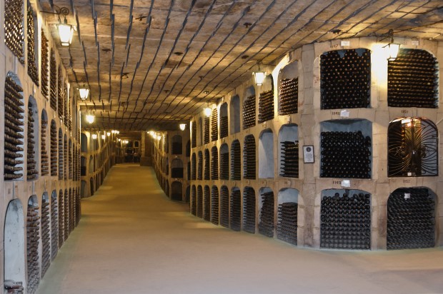 Dans les caves de Milestii Mici, en Moldavie.