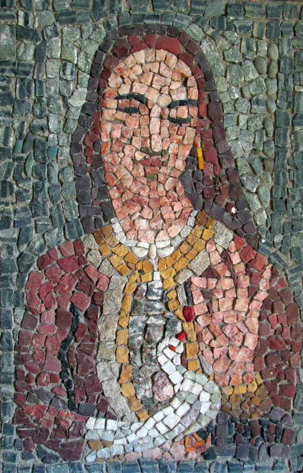 1930. Личеноски Лазар, Портрет на галичанка со гулаб, околу 1963, мозаик, цементен малтер и камен