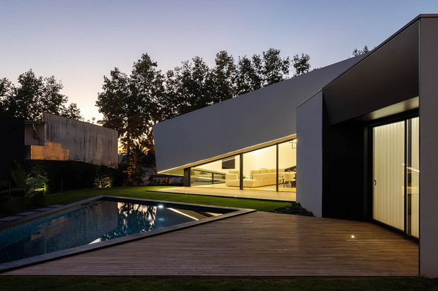 Casa Tilt em Gondomar com arquitectura Mutant e fotografias de I