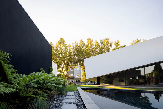 Casa Tilt em Gondomar com arquitectura Mutant e fotografias de I