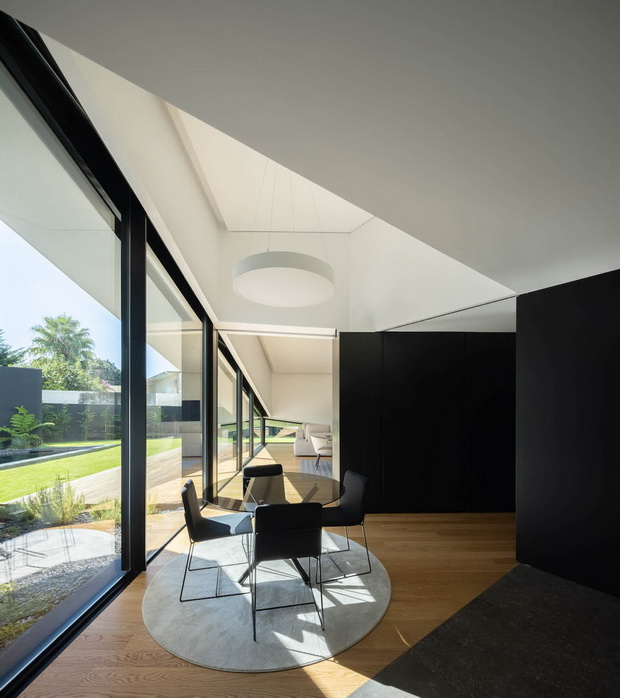 Casa Tilt em Gondomar com arquitectura Mutant e fotografias de I