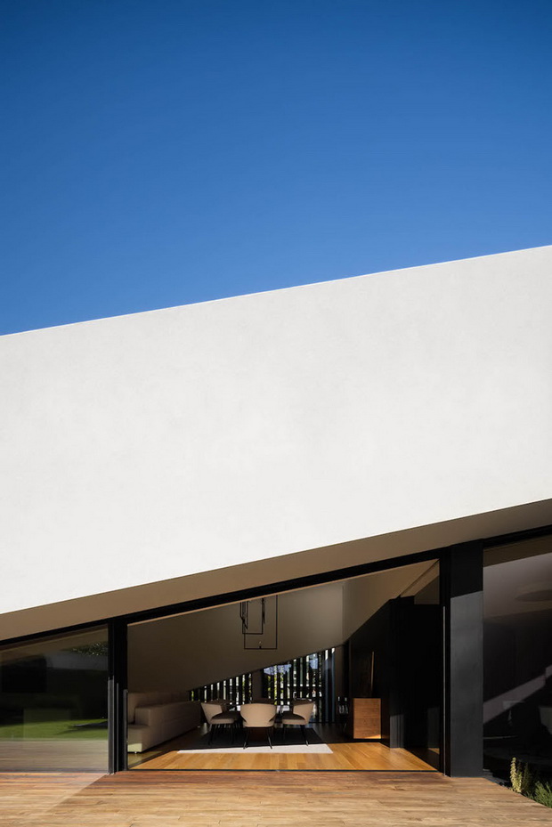 Casa Tilt em Gondomar com arquitectura Mutant e fotografias de I