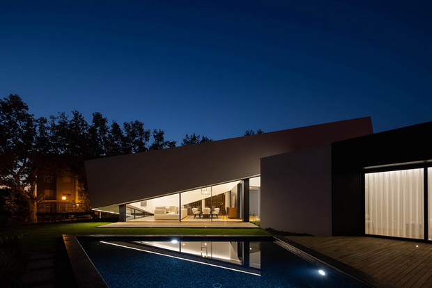 Casa Tilt em Gondomar com arquitectura Mutant e fotografias de I
