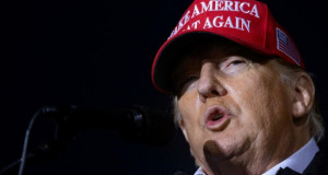 Маск најави дека ќе ја укине трајната забрана на Трамп на Твитер