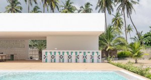 Coral Pavilion во Нигерија со чисти линии и едноставна геометрија