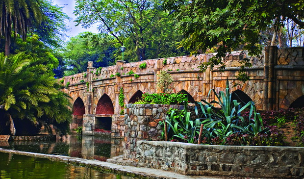 Athpula_aka_Khairpur_ka_Pul,_Lodi_Gardens,_New_Delhi_resize