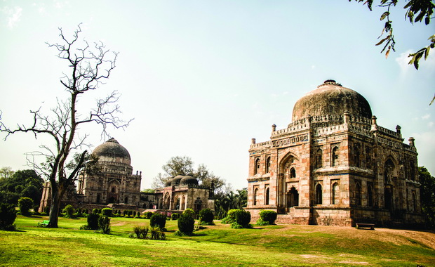 Sheesh_Gumbad_and_Bara_Gumbad_resize