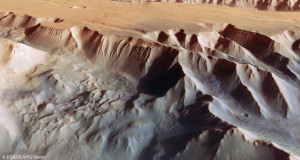 Орбитерот Mars Express испрати фотографии од кањон од Црвената планета