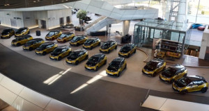 BMW се прости од моделот i3 со 18 златни примероци