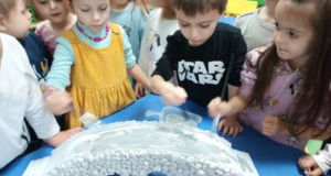 Во чест на градот, децата од градинките го градеа Скопје