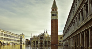 Црквата Свети Марко во Венеција заштитена од поплави со стаклена бариера (ВИДЕО)
