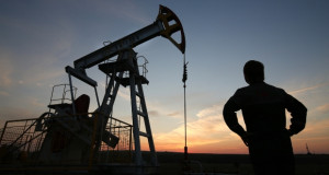 Bloomberg призна: Москва продава нафта по цени повисоки од ограничената