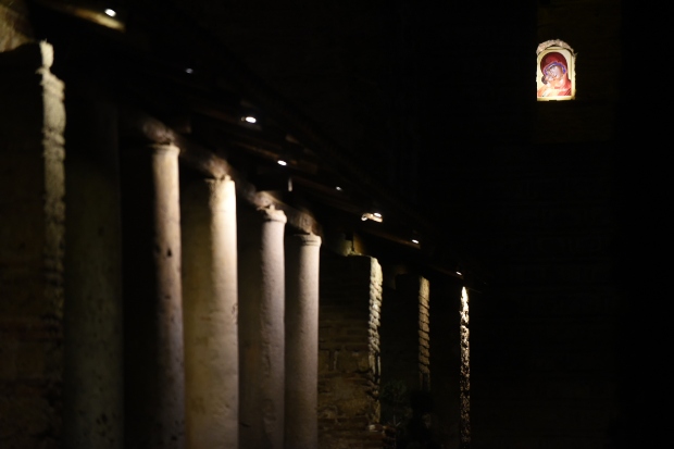 6.Богородица со малиот Исус, видлива само под одреден агол (црква Света Софија) -фотографија на Емил Јовановиќ