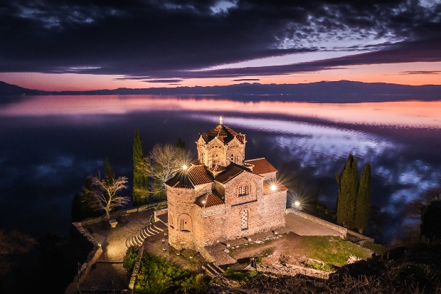 Проф. д-р Зоран Тунтев: Охрид – градот на светлината и на илјада осветлени крстa