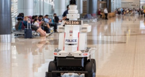 На аеродромот во Сингапур, започнаа со работа роботи – полицајци