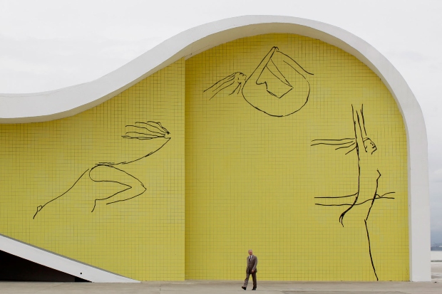 06.Надворешен жолт визуелен сегмент на Аудиториумот во Центарот Нимаер во Авилес, арх. Оскар Нимаер