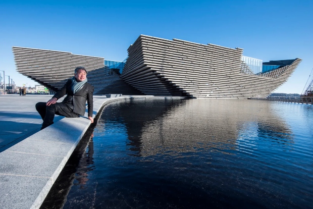 10.Архитект Кенго Кума пред Музејот V&A во Данди Шкотска