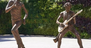 Овековечени во бронза – Џегер и Ричардс добија статуи во родниот Дартфорд